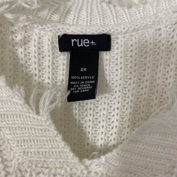 Rue+ 2X Black and White Star Fringe Sweater - Picture 4 of 6